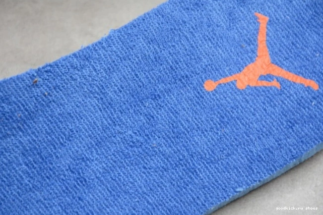 136064-148 3 Air Jordan 'Knicks Rivals' Retro 0702